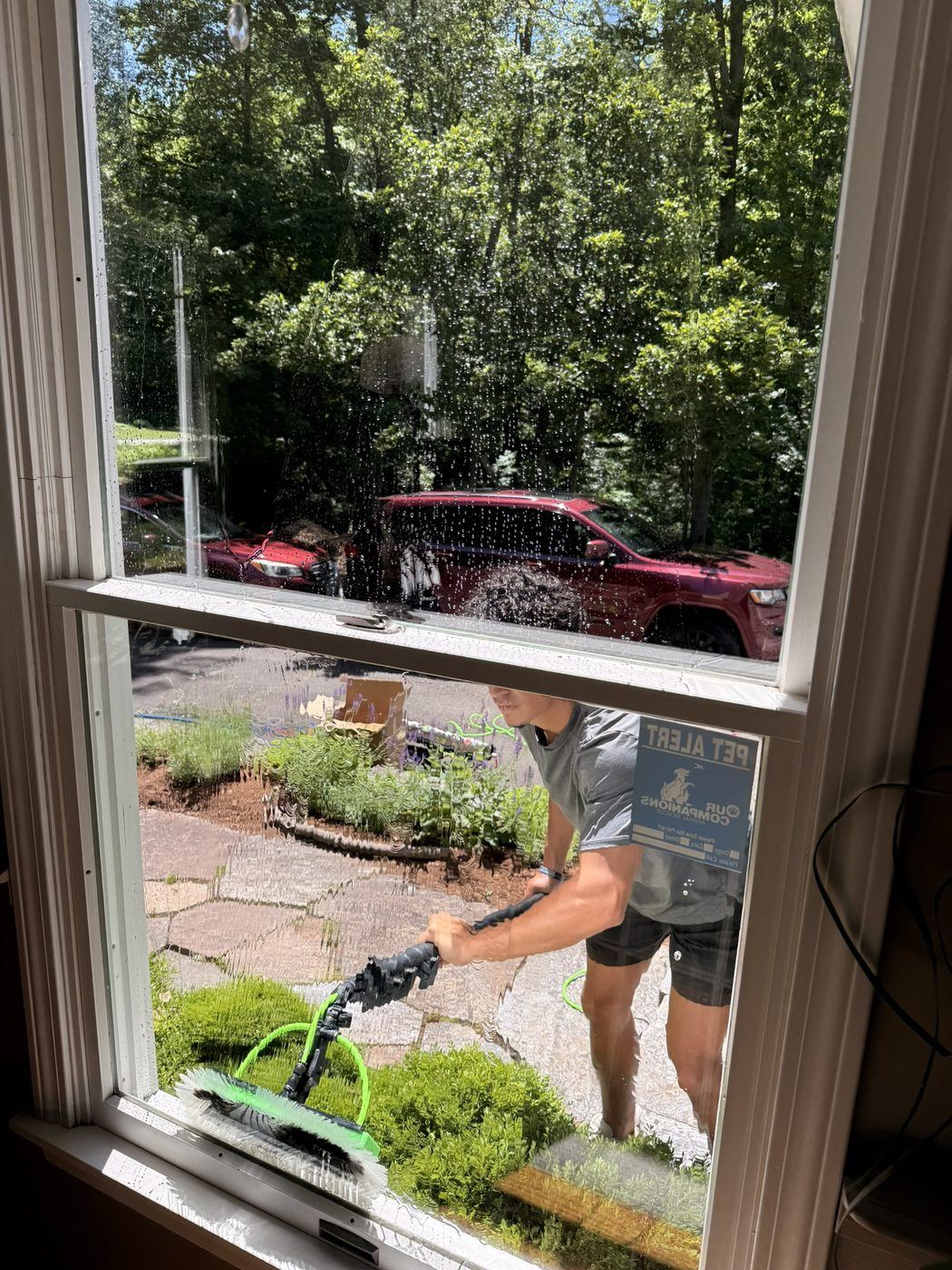 Streak-free exterior window cleaning by Clear View Window Co. in Connecticut